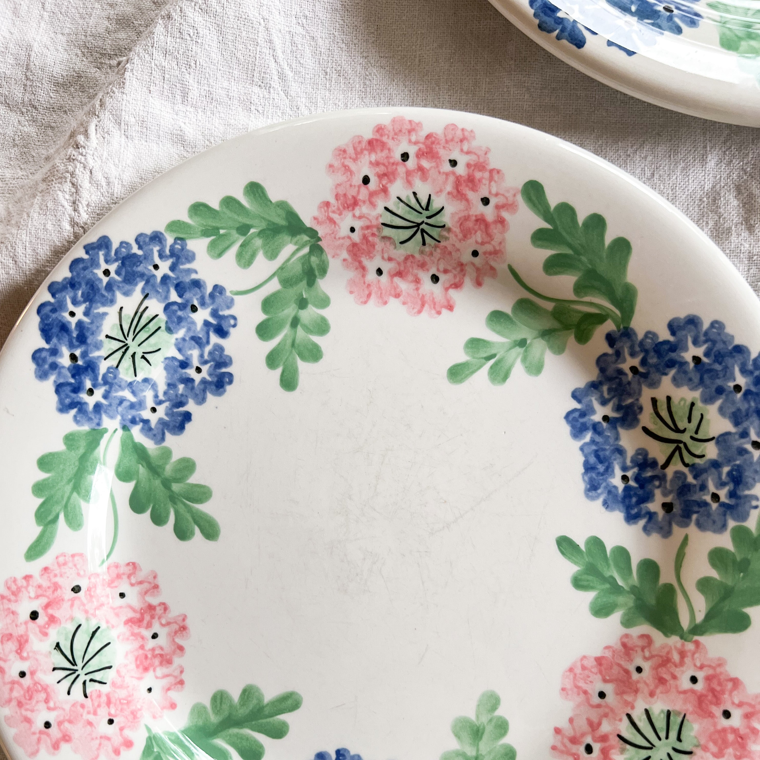 Mondovi Vintage Tableware