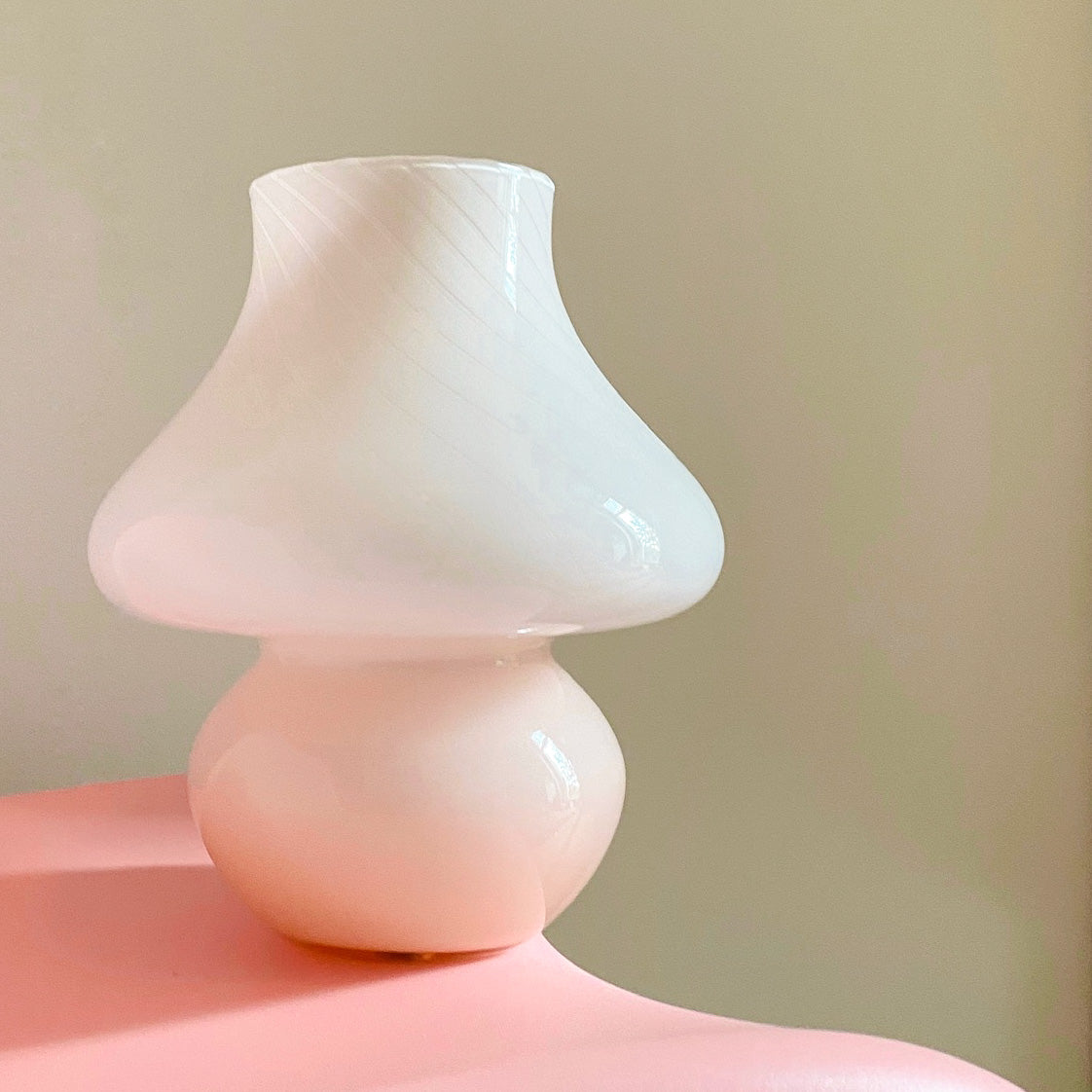 Murano Blush Tulip Lamp