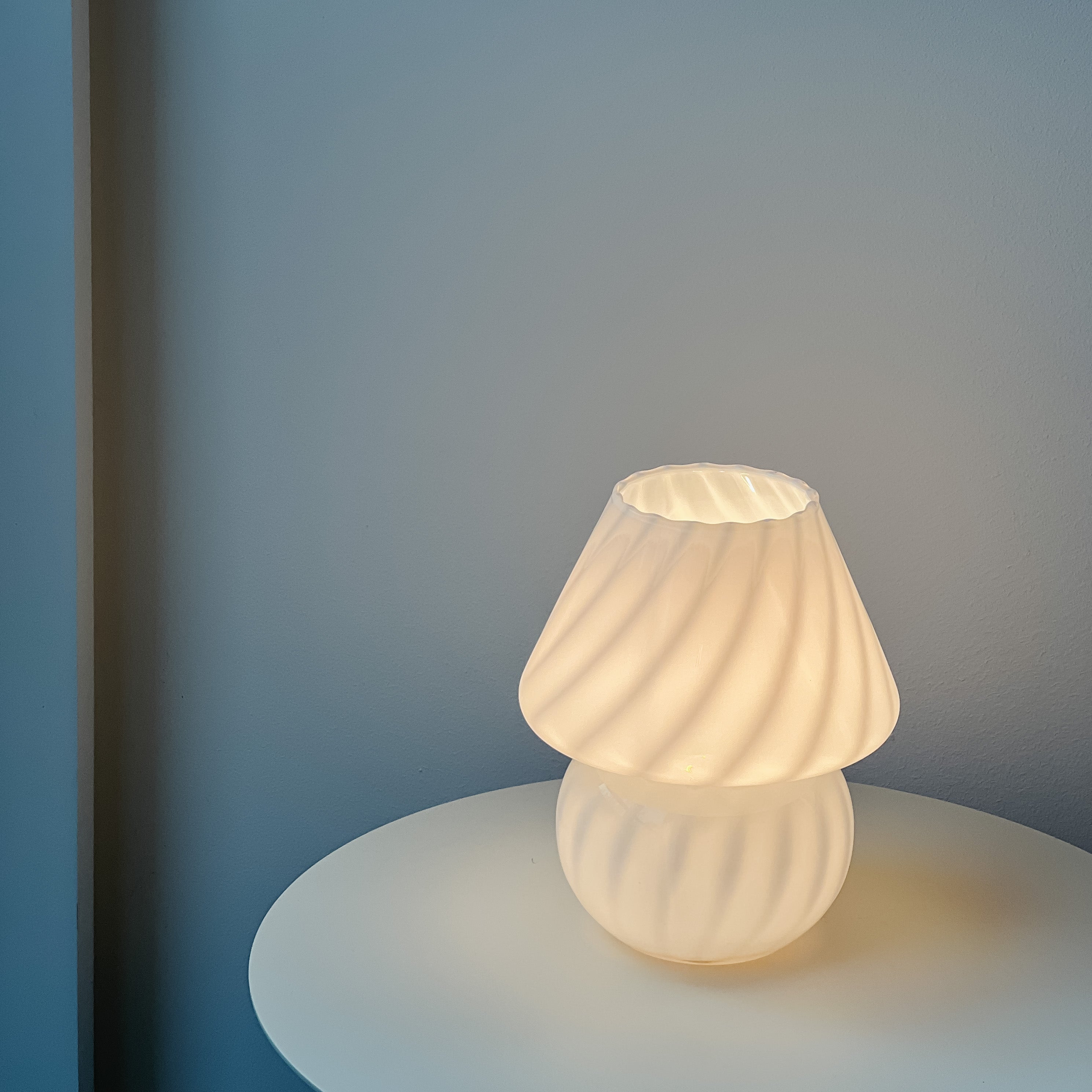 Mini White Swirl Lamp